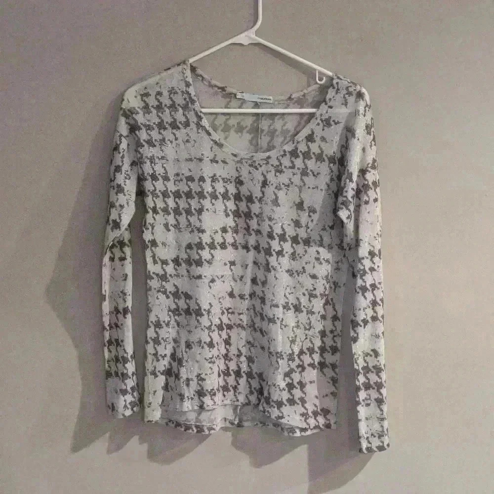 Maurices gray/silver sheer shimmer long‎ sleeve top women's small